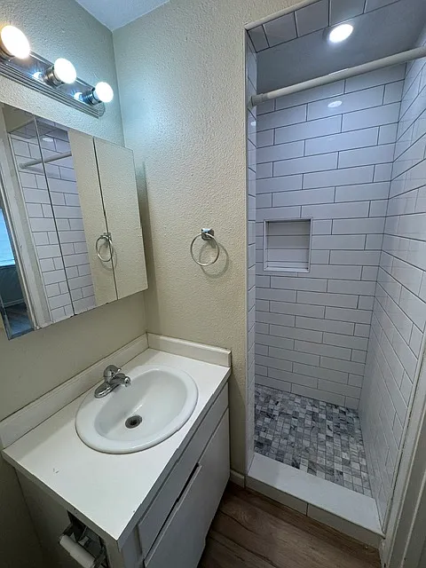 3 bed, 1250 sqft, $1,995 — Photo 4