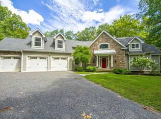 6 Peacock Rd, Rhinebeck, NY 12572