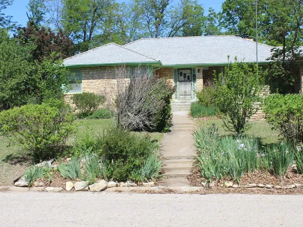 520 Missouri Ave, Ellsworth, KS 67439