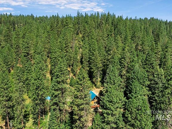 3rd image of 10 Elk Point Rd