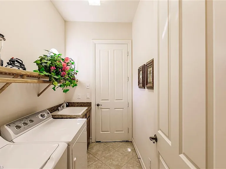 7684 Cottesmore Dr — Photo 42