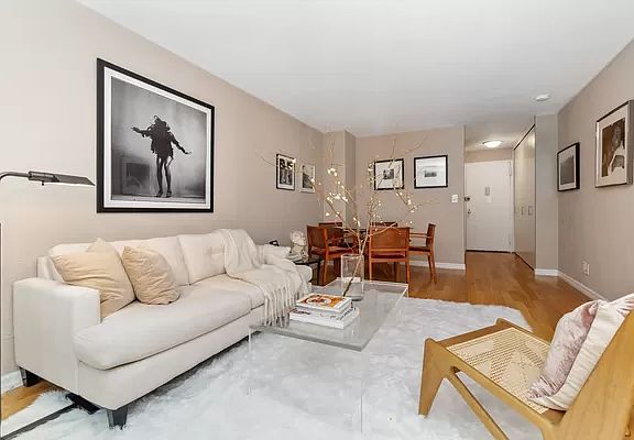 4th image of 7 E 14th St APT 208