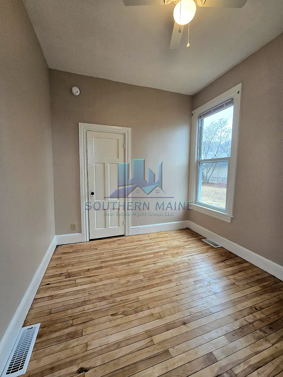 Building Photo - 10 Grove St #1