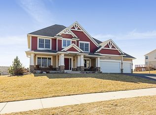 2435 Acorn Pt, Victoria, MN 55386