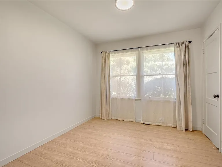 747 Northampton Dr — Photo 19