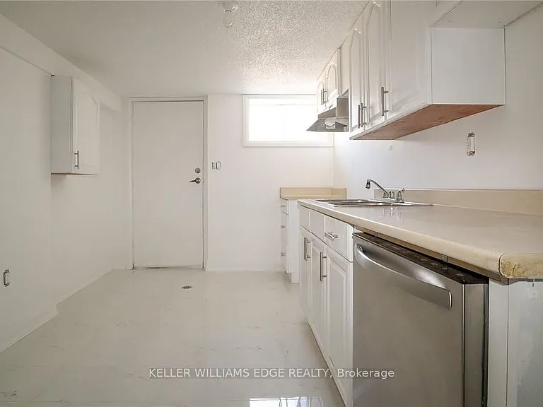 525 Britannia Ave W #LL — Photo 10