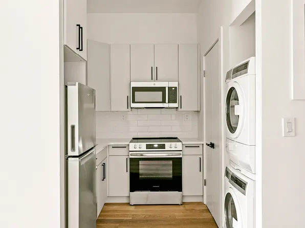 346 Metropolitan Avenue image 4 of 8