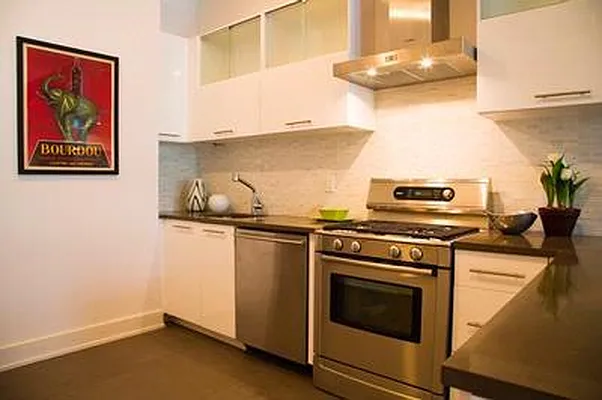 Sold by aptsandlofts.com | media 6