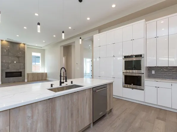 690 Sundahl Dr, Folsom, CA 95630