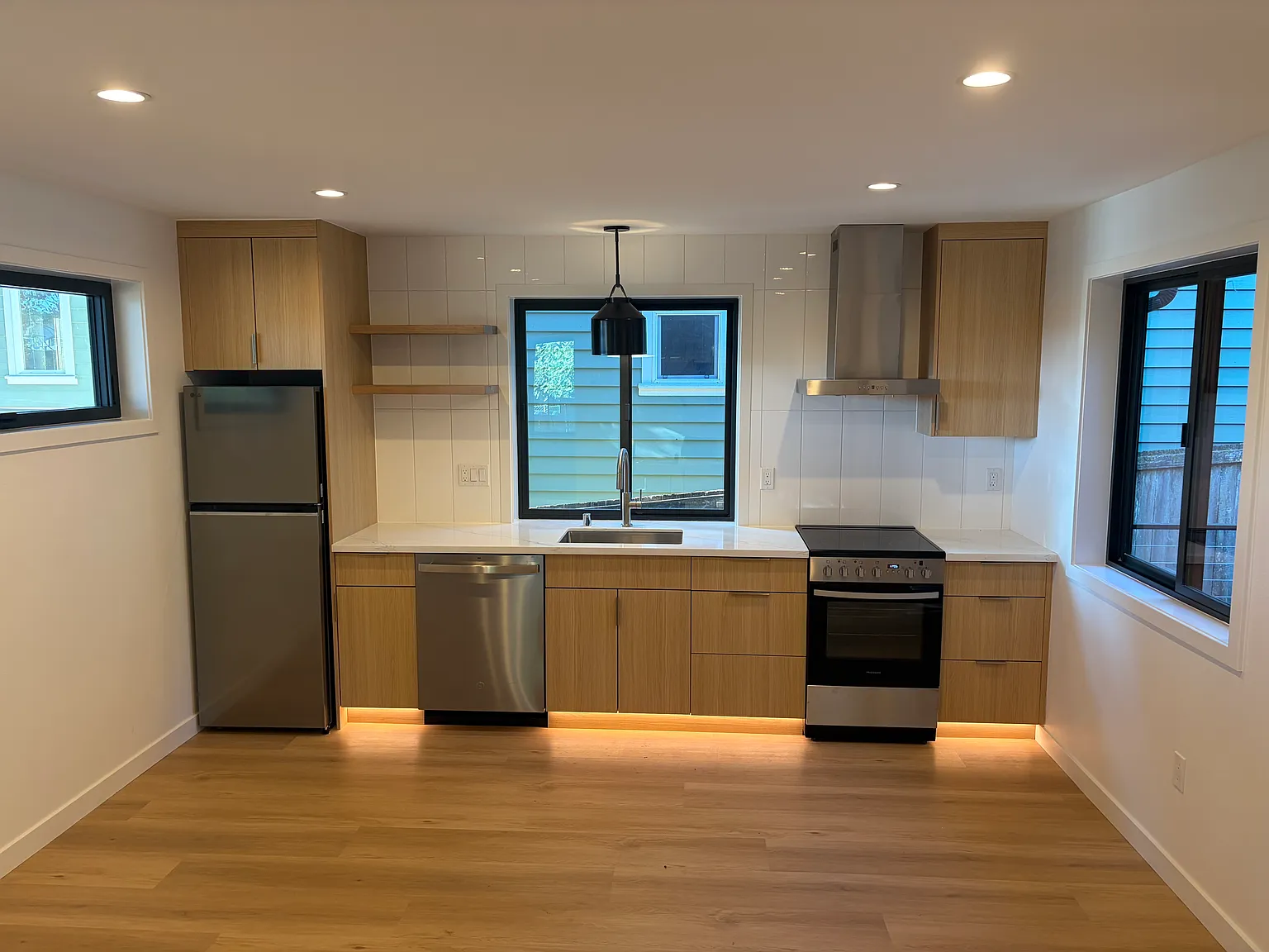 1 bed, 395 sqft, $2,200 — Photo 1