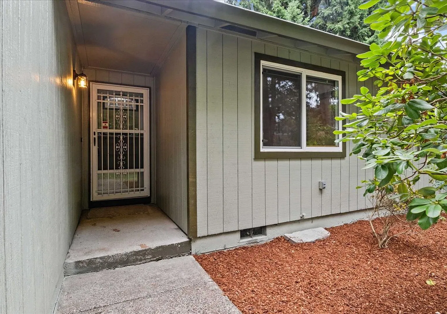 October Free Rent! Updated Single Level 3 Bedroom / 2 Bath Home In Salem ~ Apply Today! — Photo 4