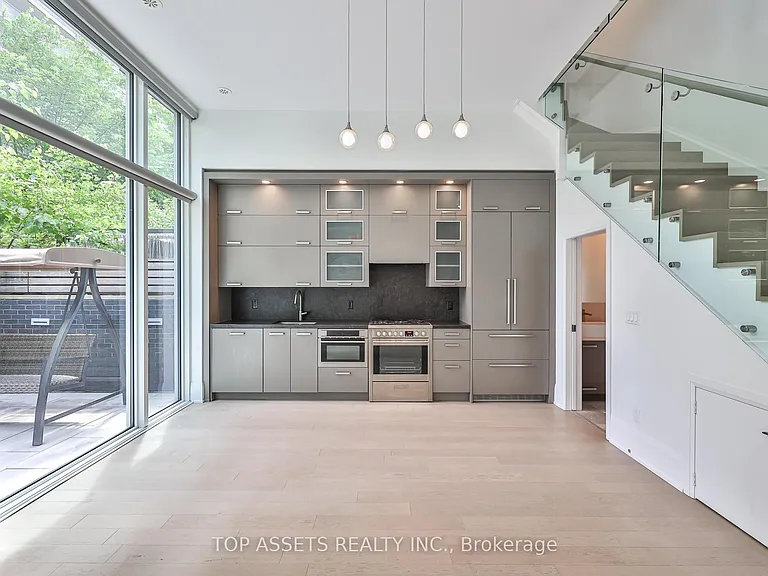 101 Erskine Ave #Townhouse 10 — Photo 12