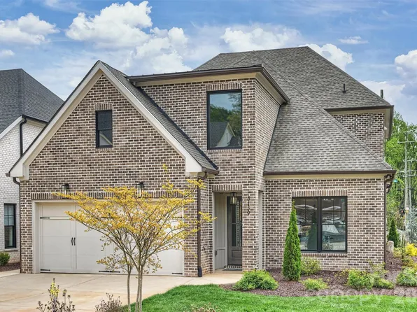 8159 Fairview Rd, Charlotte, NC 28226