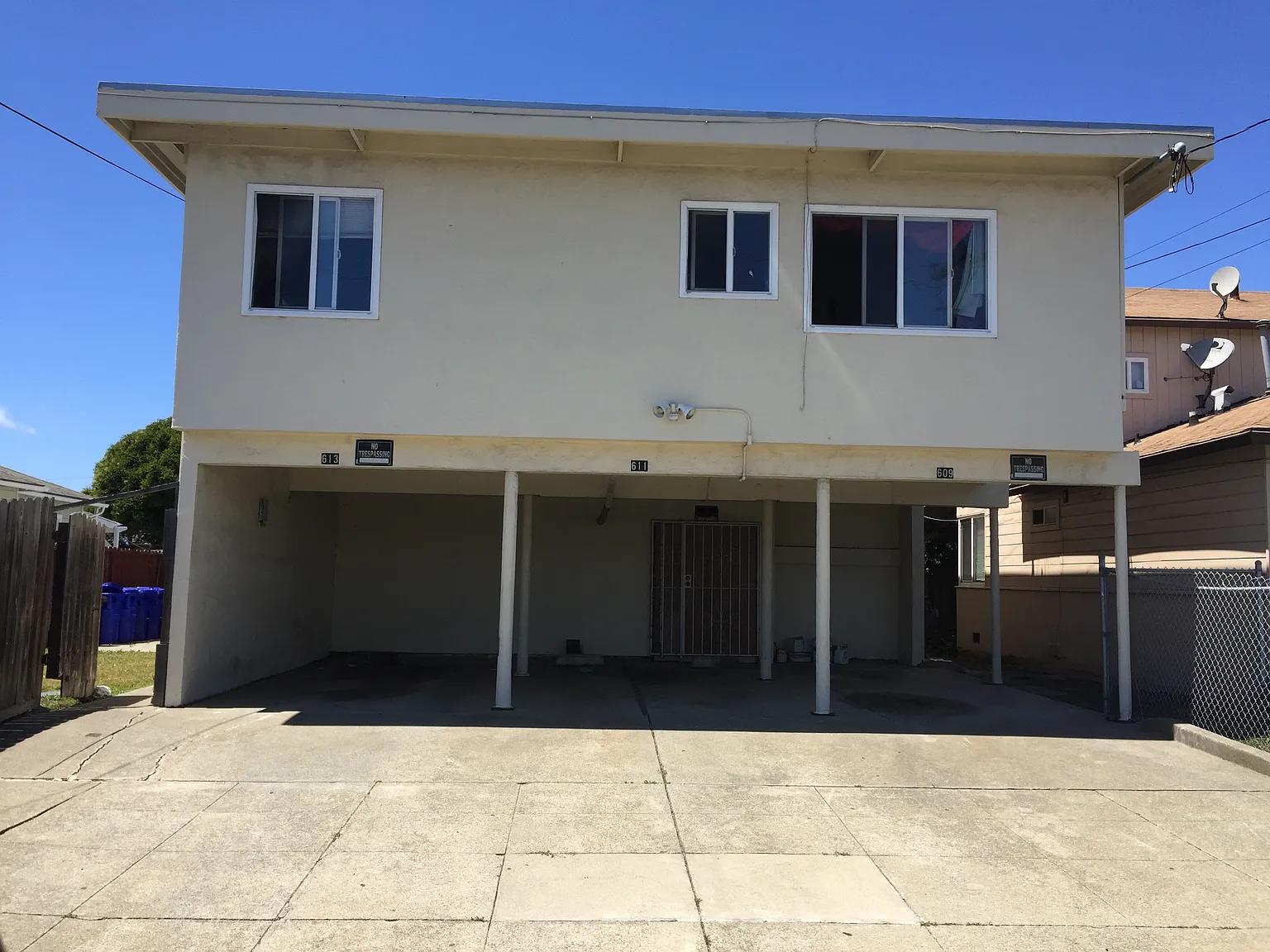 Spacious 2 Bedroom Downstairs Unit — Photo 1