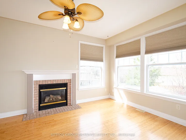 38 Harwood Dr #UPPER — Photo 7