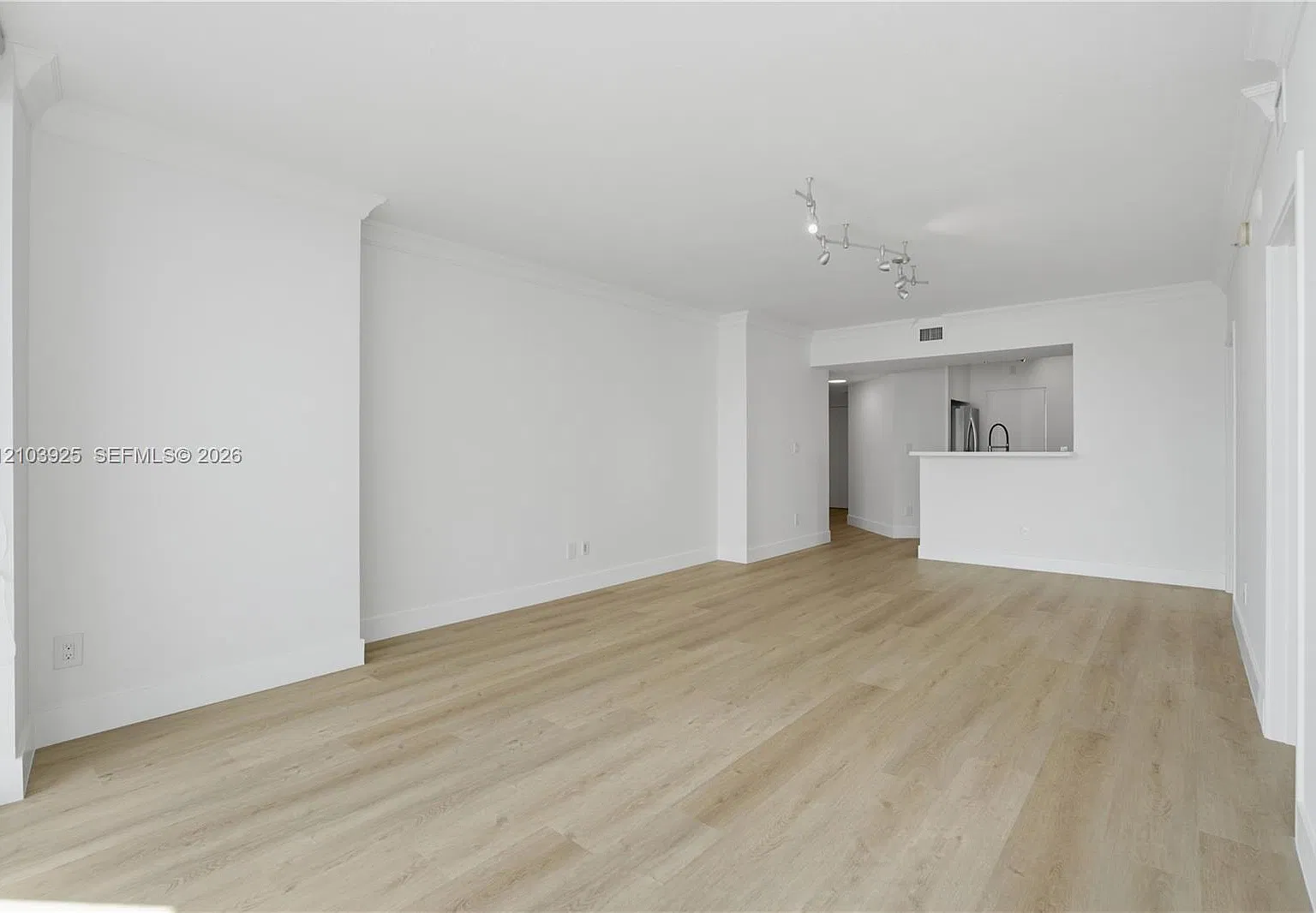 One Miami East Condo — Photo 4