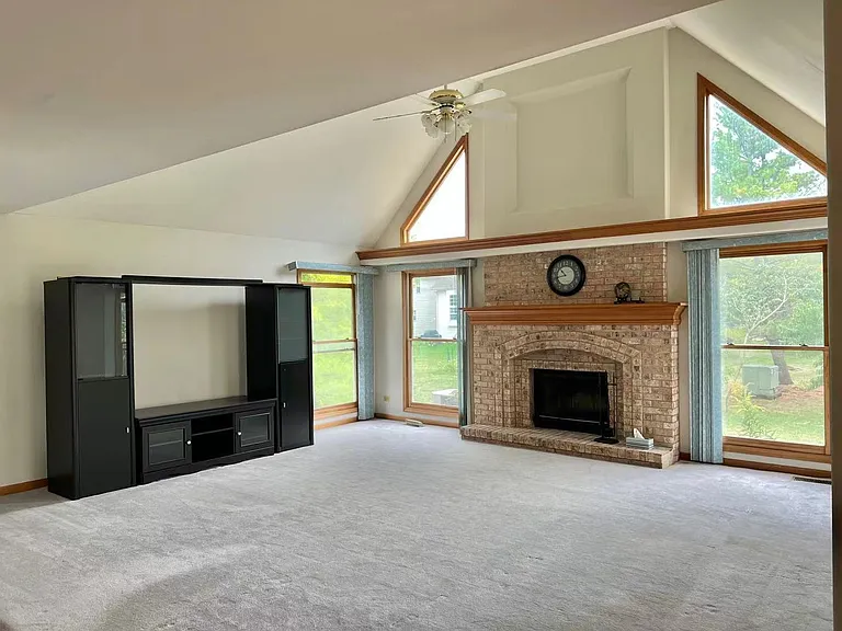 780 Sigmund Rd — Photo 5