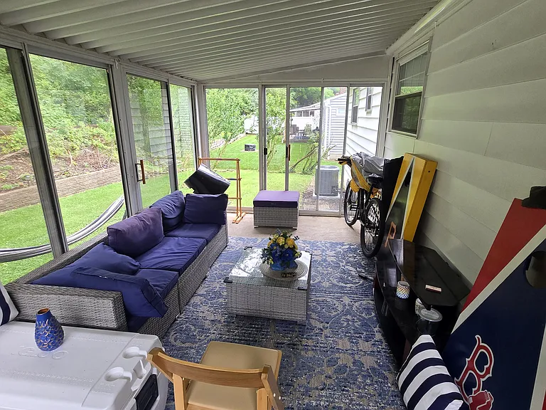 135 Parkedge Rd — Photo 2