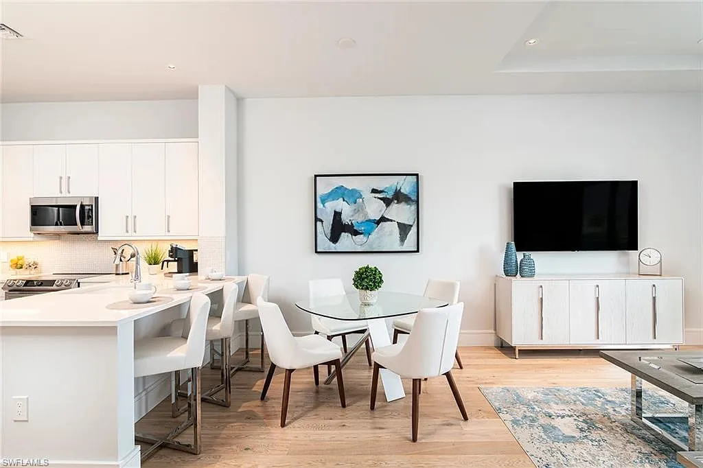 2 bed, 1.0 bath, 865 sqft, $15,750 — Photo 2