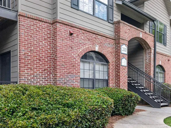 203 Sterling Oaks Dr Unit 203, Birmingham, AL 35244