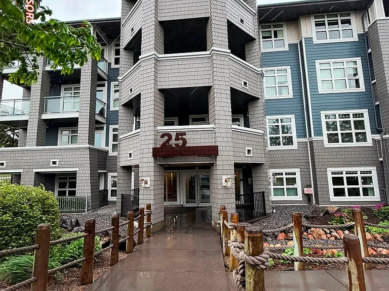 25 Auburn Meadows Ave SE #33 — Photo 1