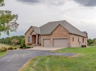1642 Regency Ln, Nixa, MO 65714