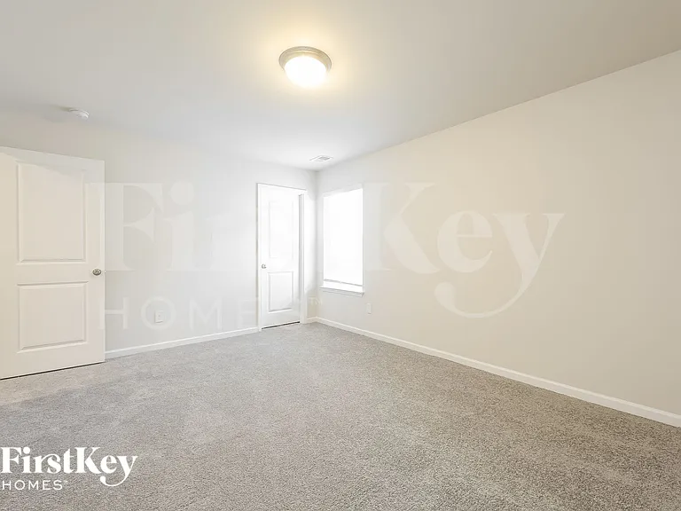 513 Hillpark Ln — Photo 9
