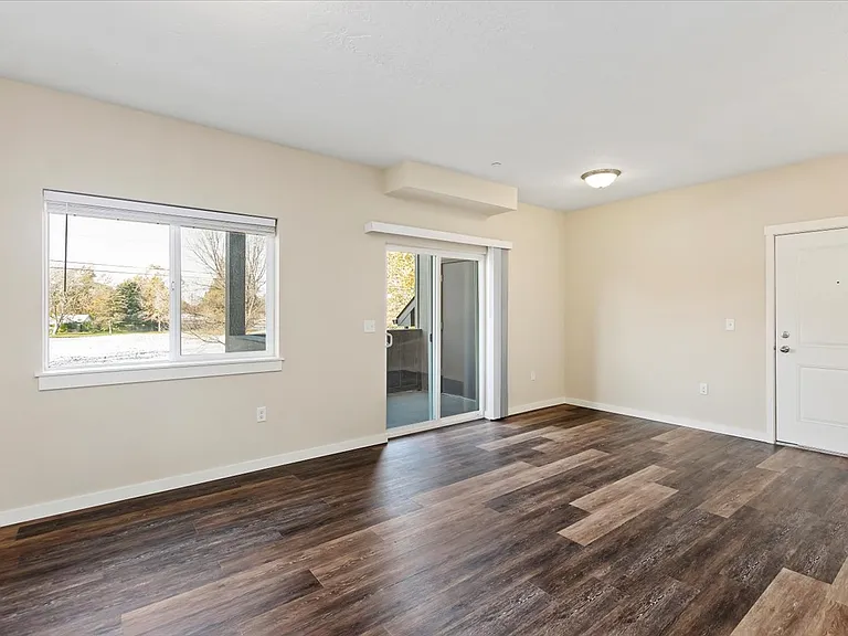 Owyhee Park Apartments — Photo 11