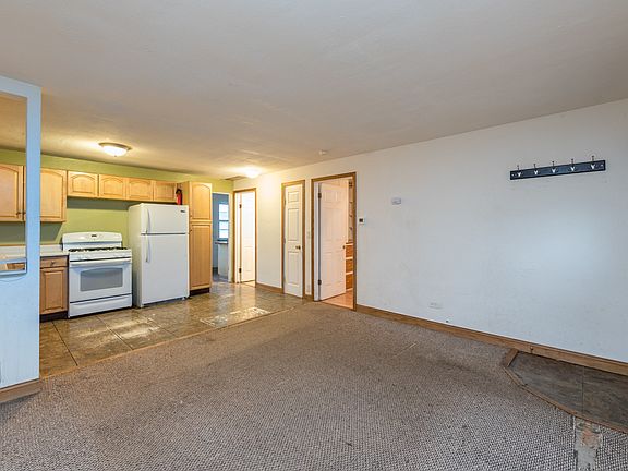 3rd image of 39315 N Emmaus Ave