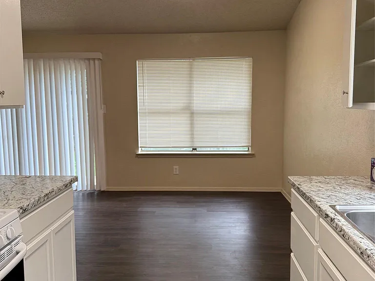 2712 Cameron Loop — Photo 9