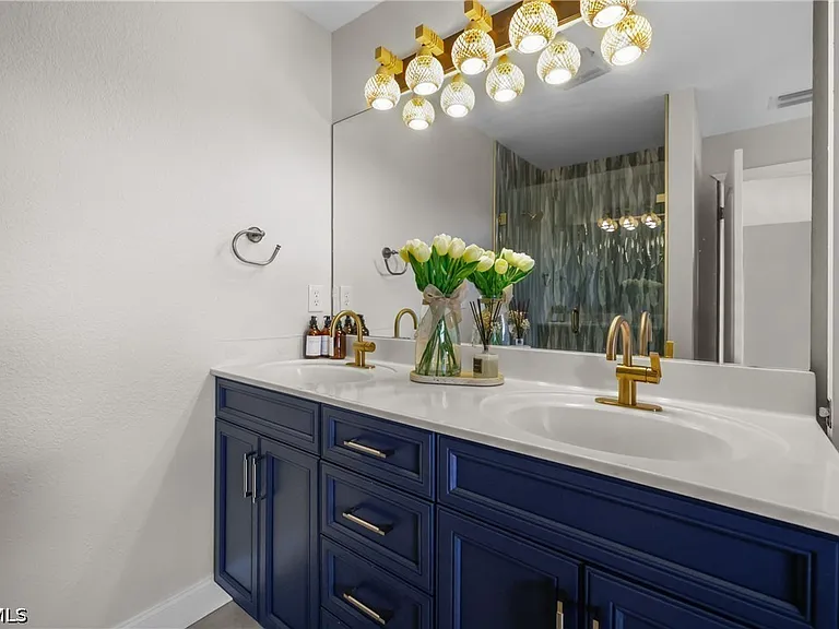 2250 SW 20th Ave — Photo 36