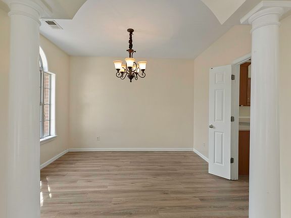 5th image of 1639 Sawmill Creek Ln