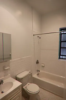 Rented by PMG Real Estate  | media 17