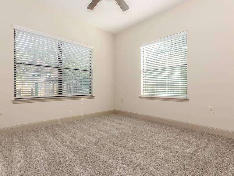 Alexis Apartments — Photo 16