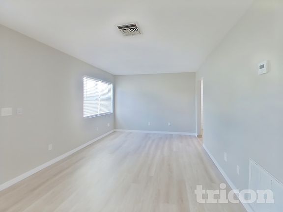 2nd image of 944 Shorecrest Ave