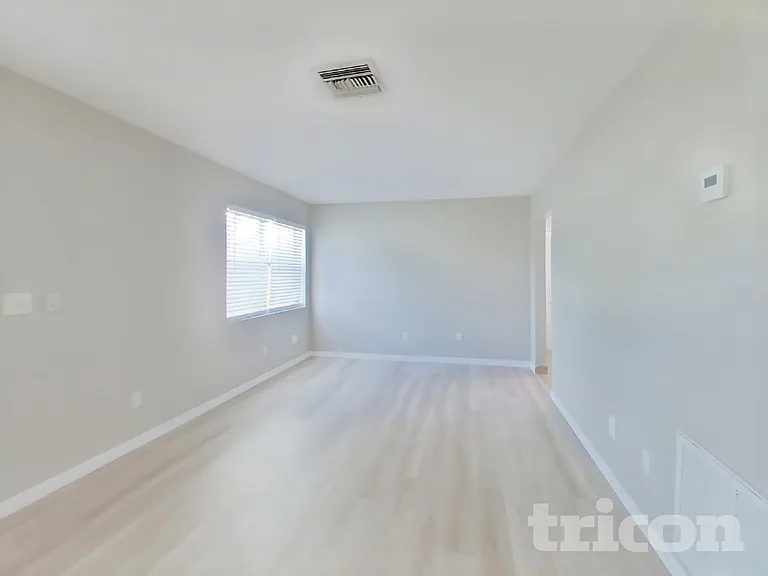 944 Shorecrest Ave — Photo 2