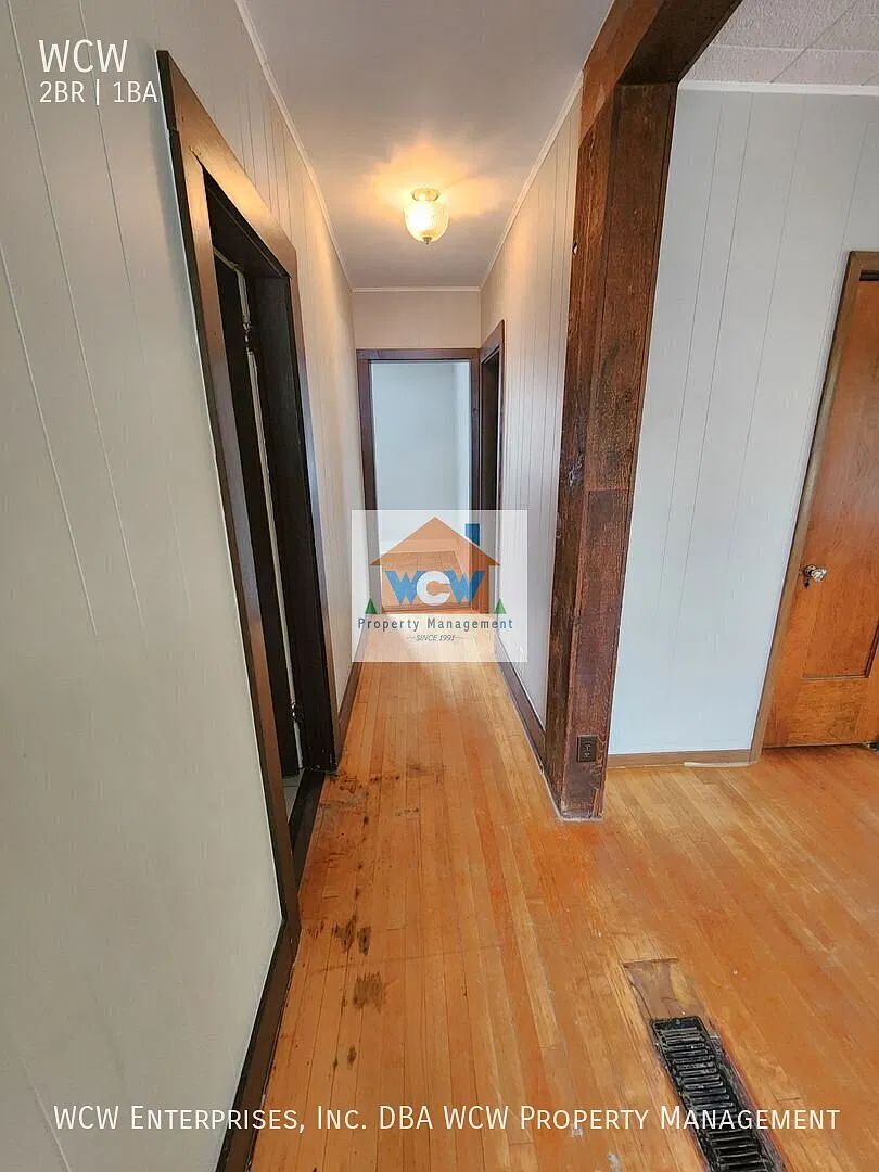 Nice and updated 2BR, 1BTH Apt close to Washburn University — Photo 2