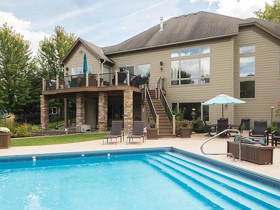 Wow! Welcome to this gorgeous home, are you dreaming of summer?