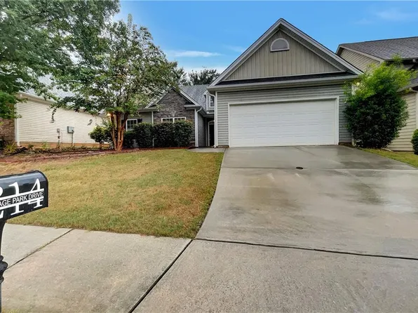 214 Village Park Dr, Newnan, GA 30265