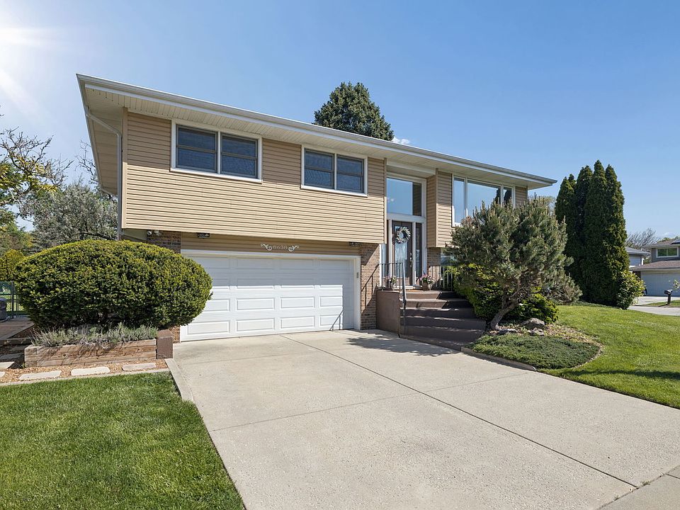 1st image of 8638 W Sun Valley Dr