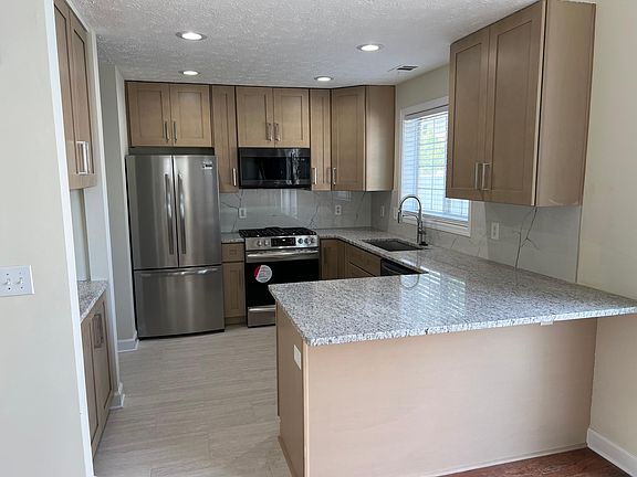 3rd image of 322 Harmony Ct