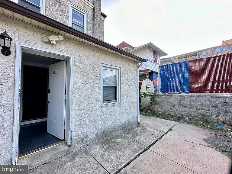 1117 W Main St #D1 — Photo 15