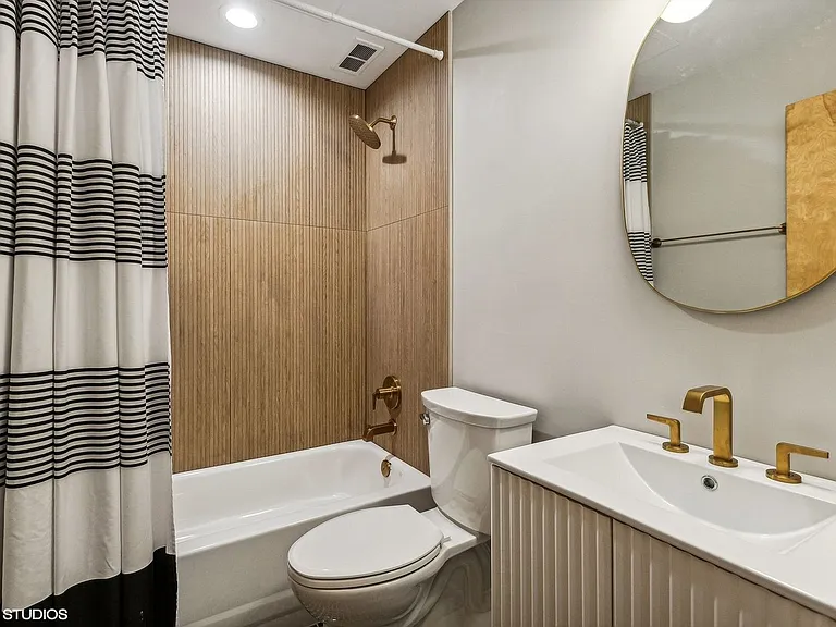 212 W Washington St #1703 — Photo 6