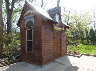 2572 S Green Rd, University Heights, OH 44122