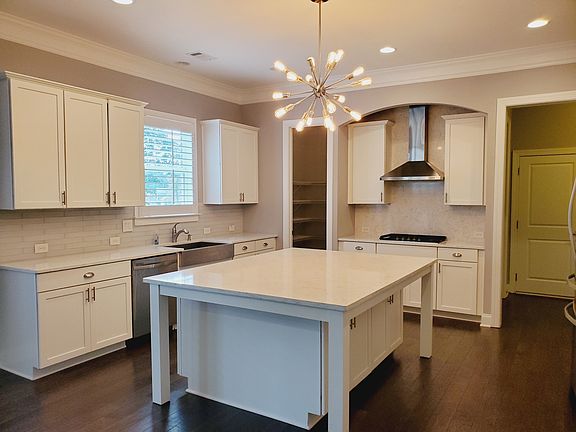 5th image of 215 Johnston Farm Ln