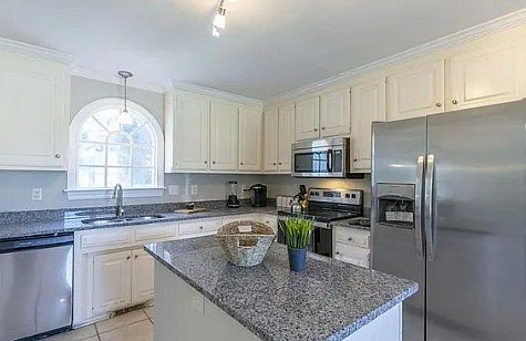 5th image of 4200 Medlar Ln