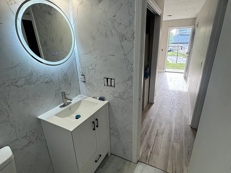 16 SE Court St #16 — Photo 8