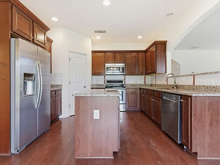 1672 Stonewater Dr — Photo 8