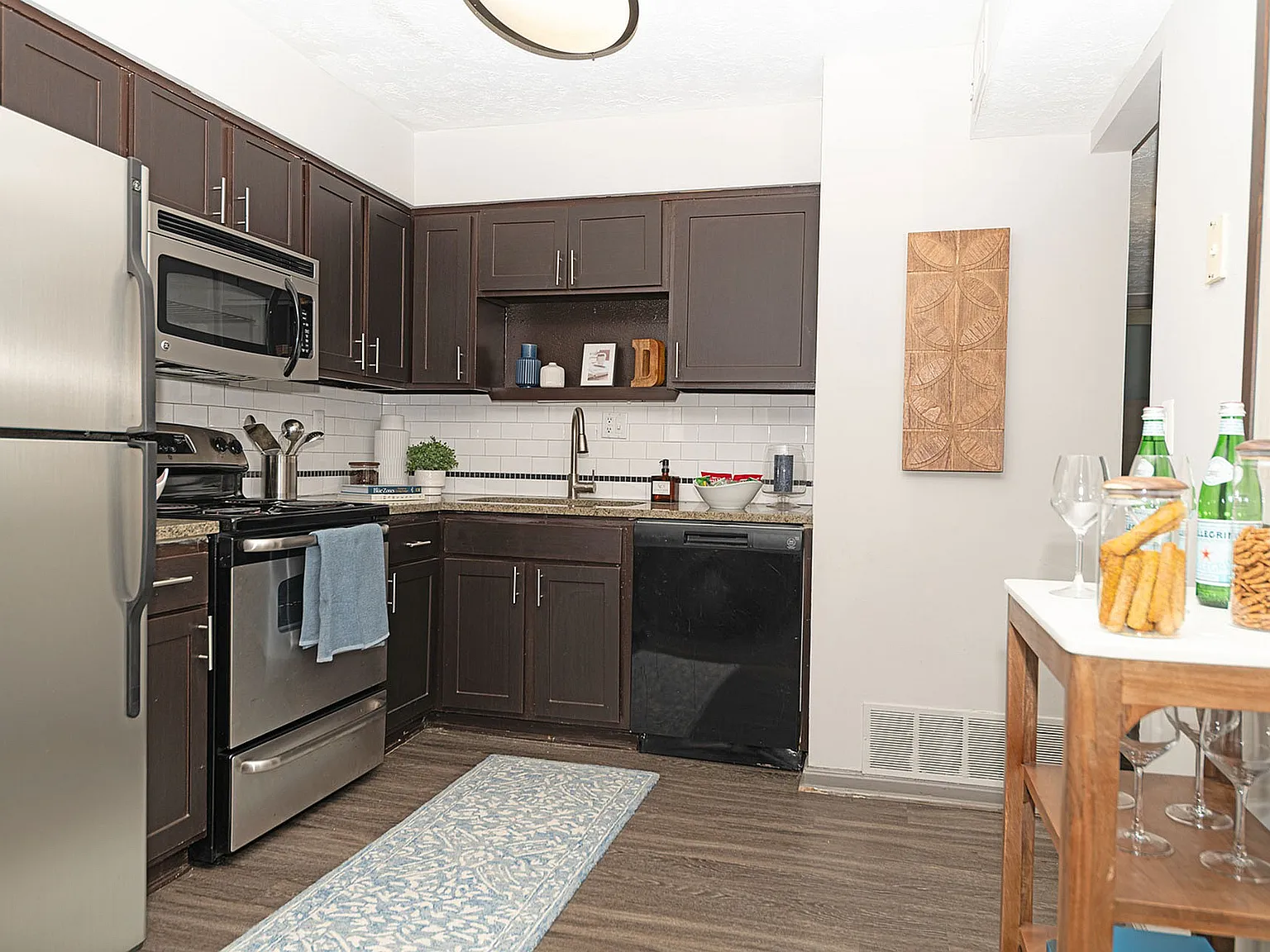 District at Hurstbourne — Photo 3