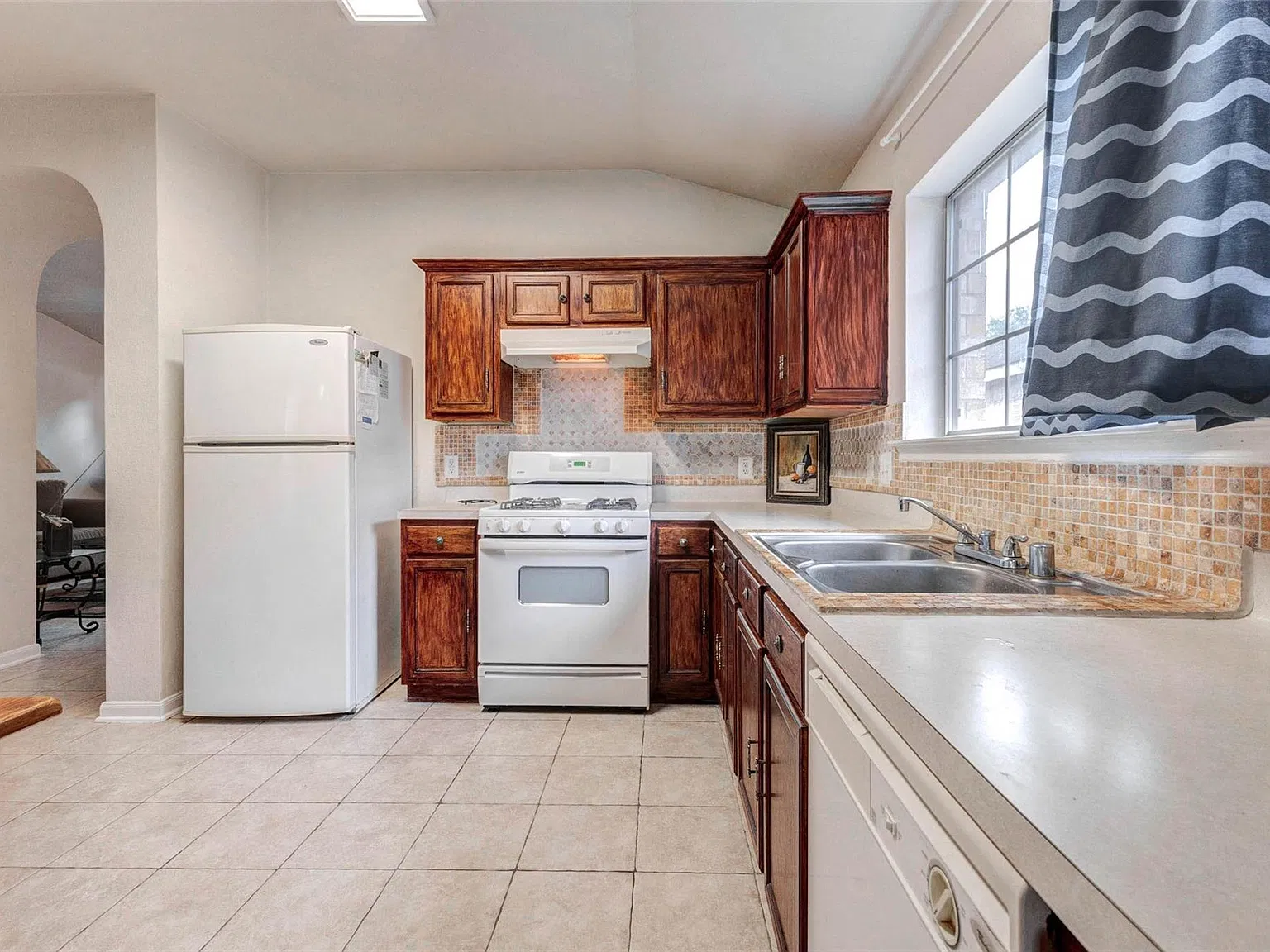 3 bed, 2.0 bath, 1770 sqft, $1,800 — Photo 4